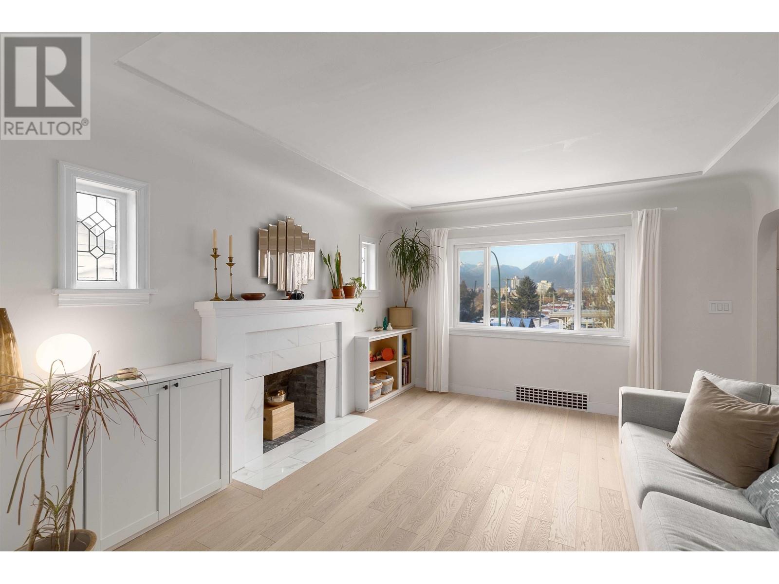 1596 E 33rd Avenue, Vancouver, British Columbia  V5N 3C8 - Photo 3 - R2967923