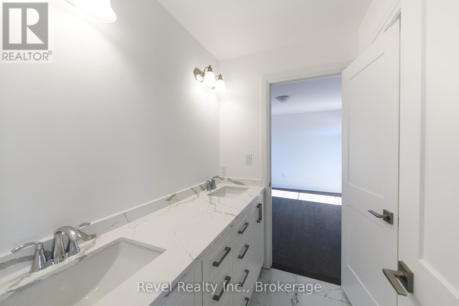 289 Ramblewood Drive, Wasaga Beach, Ontario  L9Z 2N9 - Photo 14 - S12007120