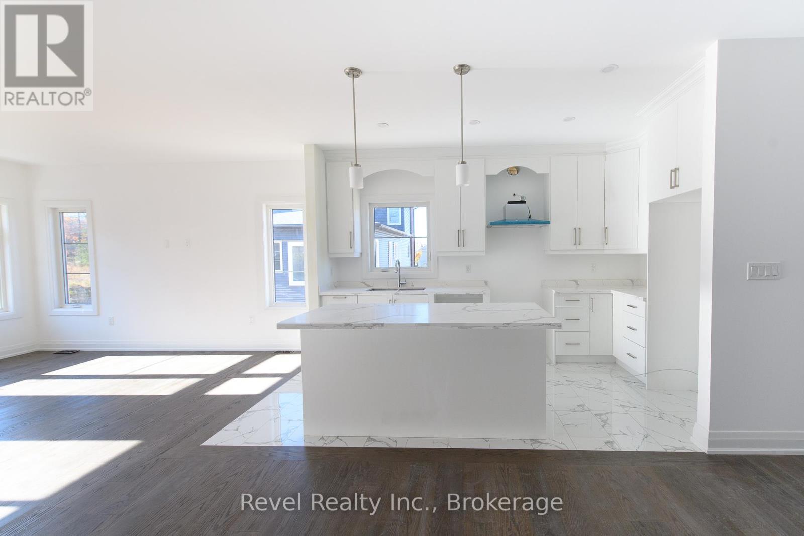 289 Ramblewood Drive, Wasaga Beach, Ontario  L9Z 2N9 - Photo 2 - S12007120
