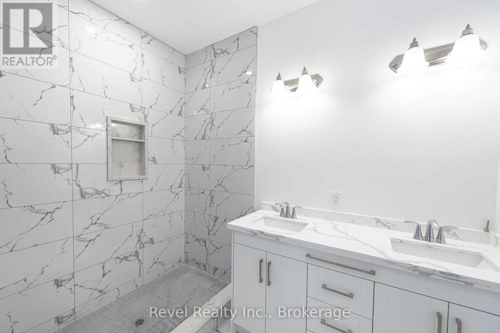 289 Ramblewood Drive, Wasaga Beach, Ontario  L9Z 2N9 - Photo 9 - S12007120
