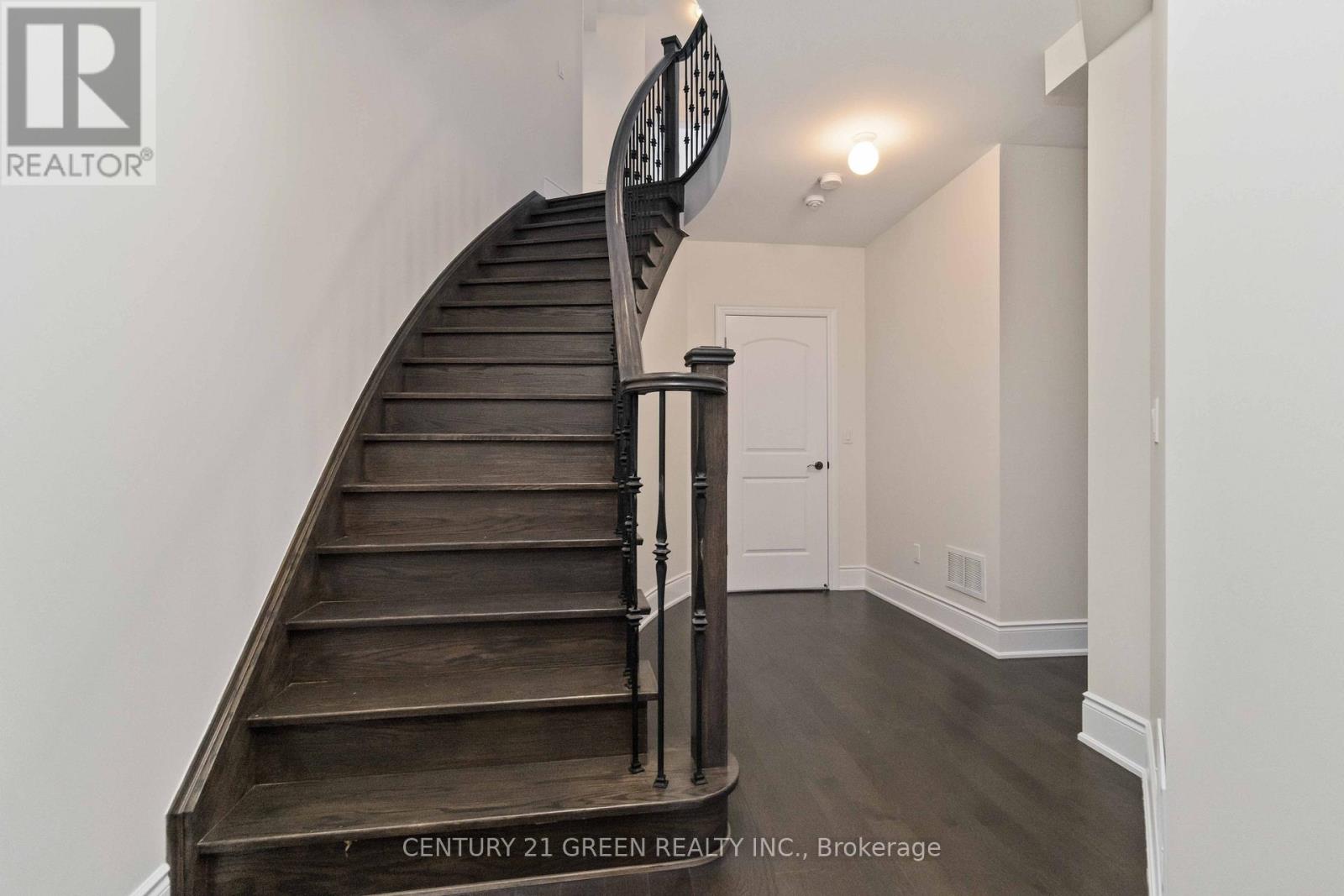 13 Foothills Crescent, Brampton, Ontario  L6P 4G9 - Photo 17 - W12007110