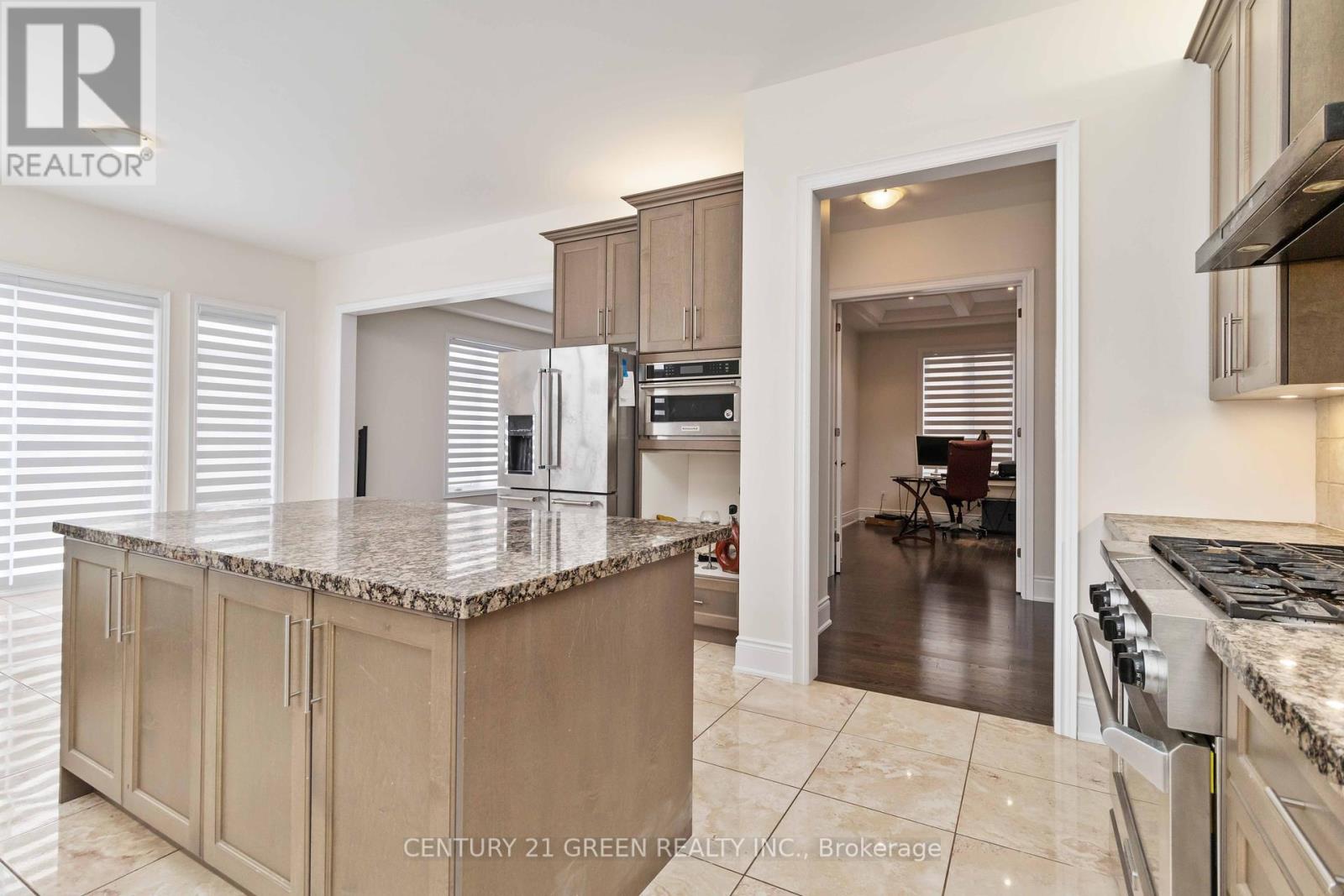 13 Foothills Crescent, Brampton, Ontario  L6P 4G9 - Photo 9 - W12007110