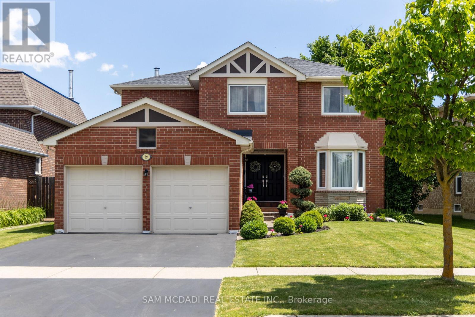 69 Parkside Drive, Brampton, Ontario  L6Y 3A1 - Photo 1 - W12007154