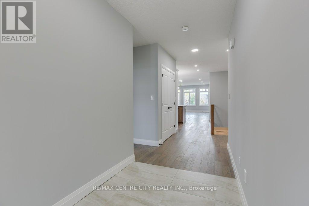 Property at 271 SOUTH CARRIAGE ROAD image 5