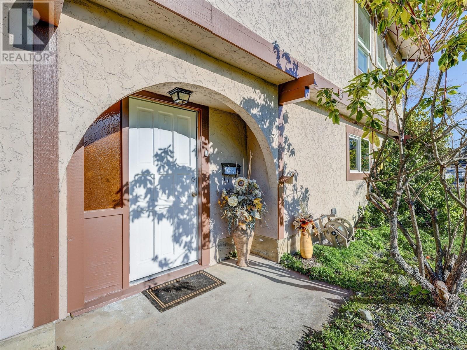 Property at 524 Stornoway Dr image 4