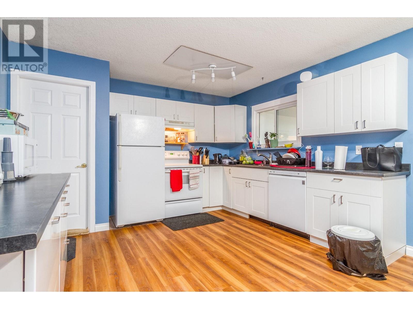 Property at 3072 Springfield Road image 4