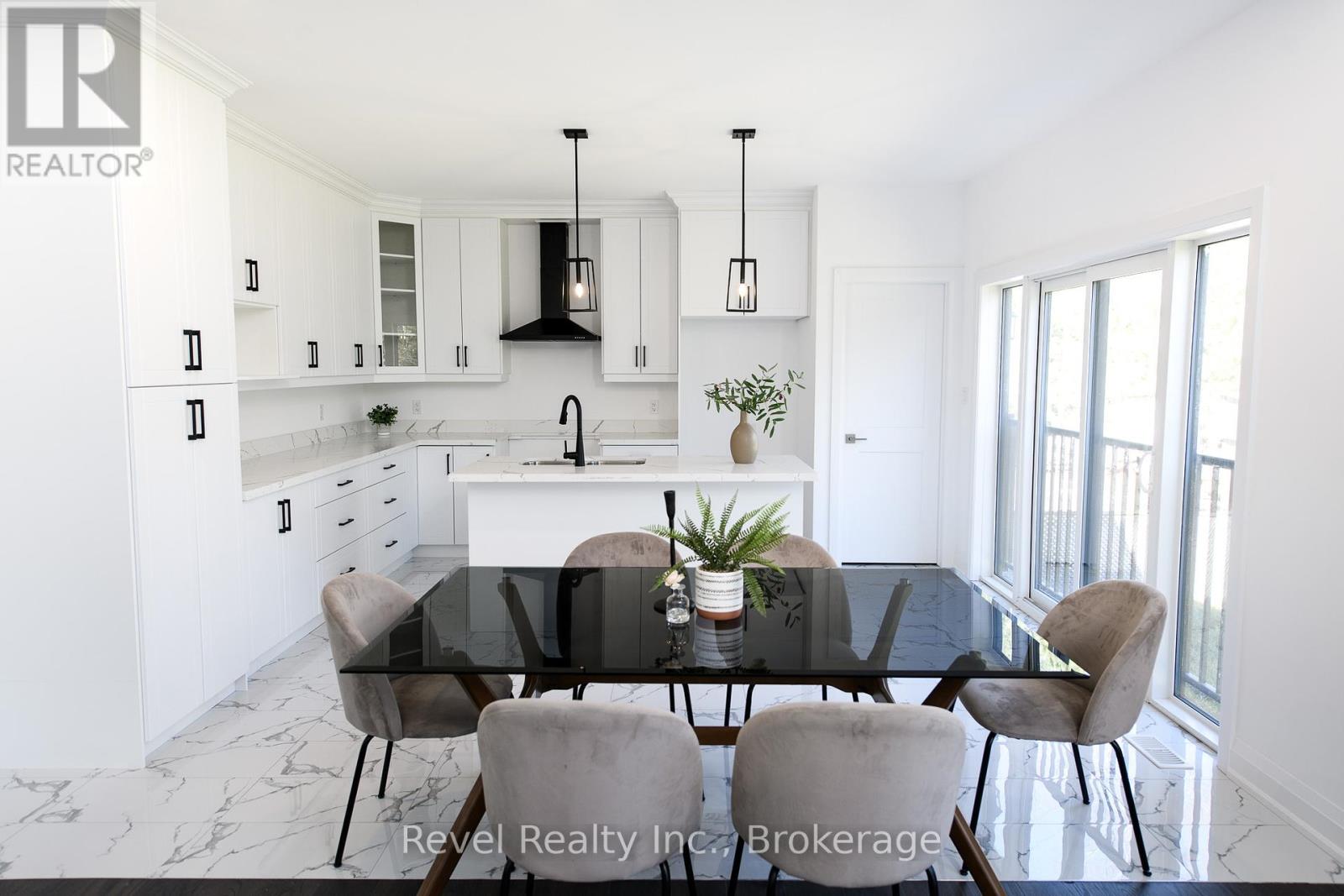75 49th Street S, Wasaga Beach, Ontario  L9Z 1Y2 - Photo 4 - S12007217