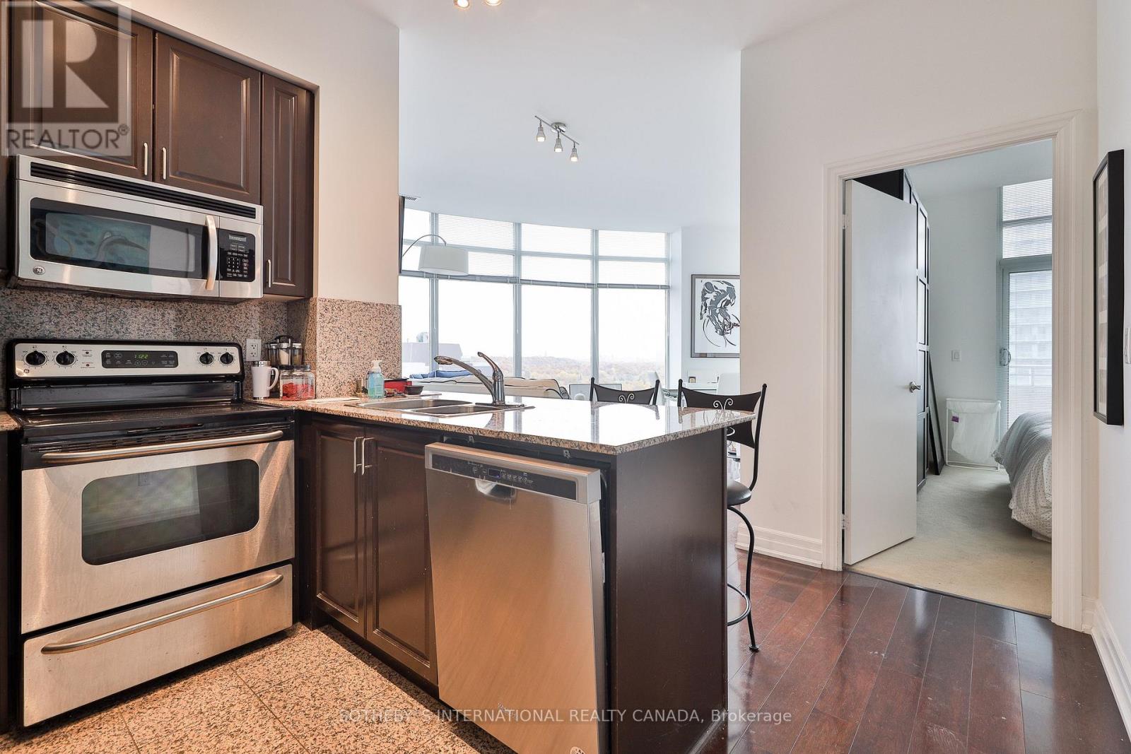 Property at PH 201 - 8 SCOLLARD STREET image 3