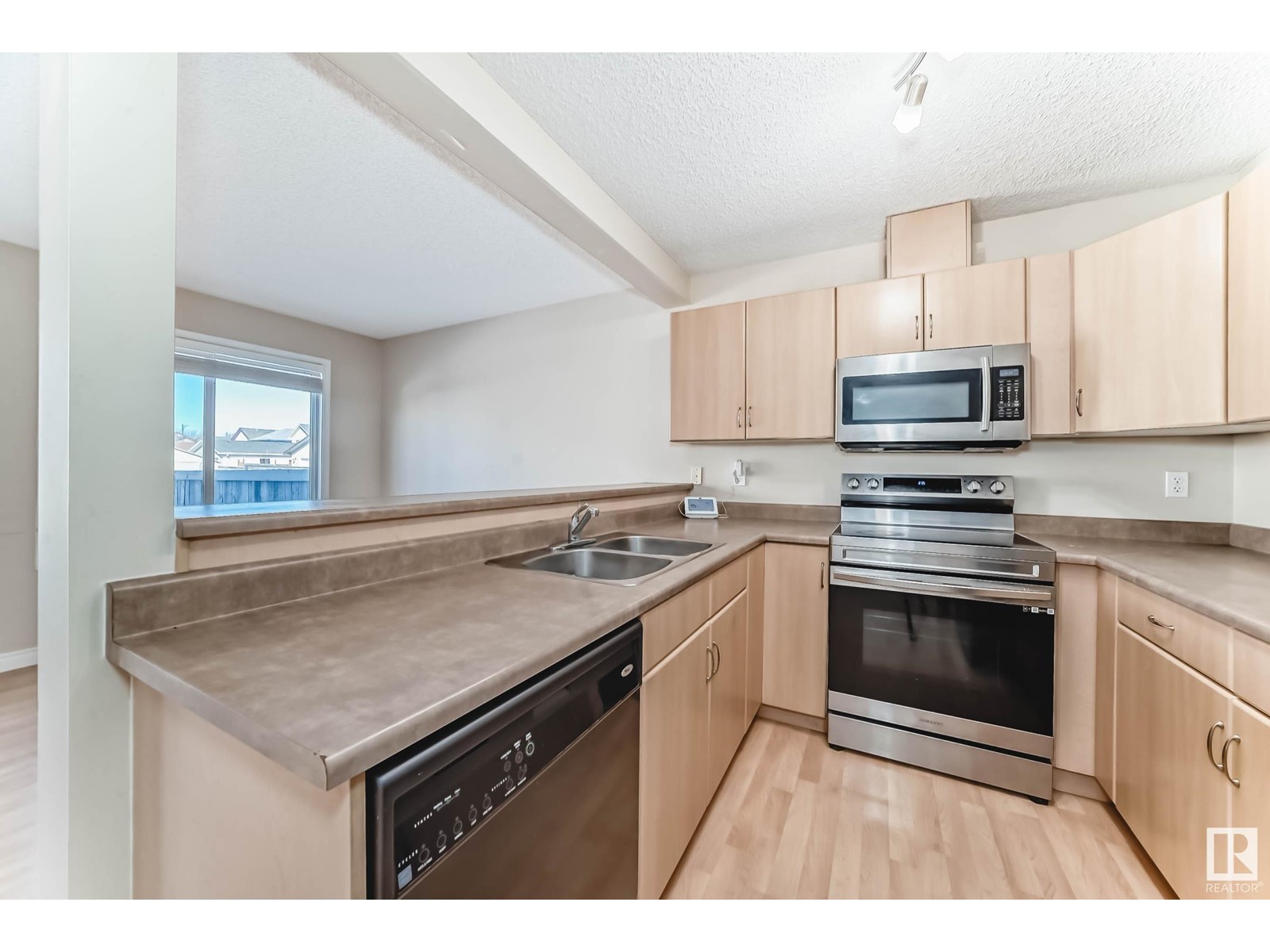 Property at 5922 164 AV NW image 4