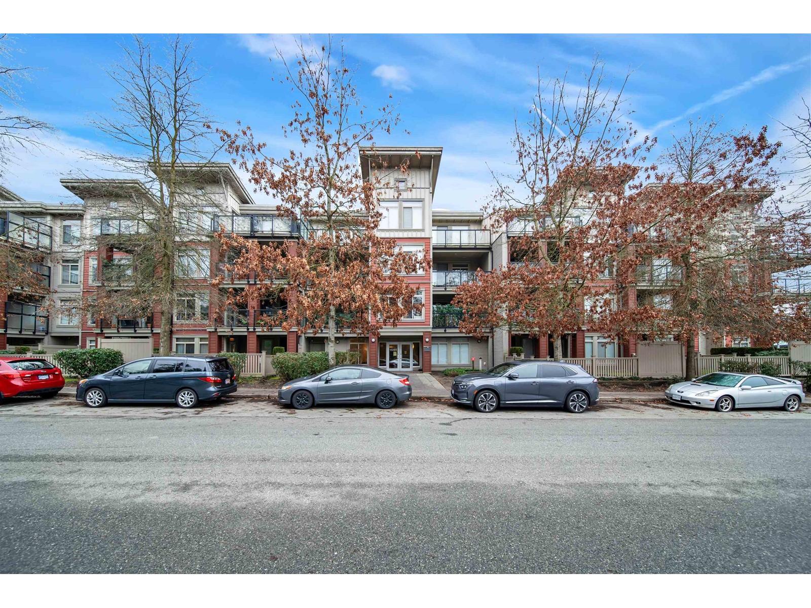 419 15385 101a Avenue, Surrey, British Columbia  V3R 0B4 - Photo 2 - R2975002