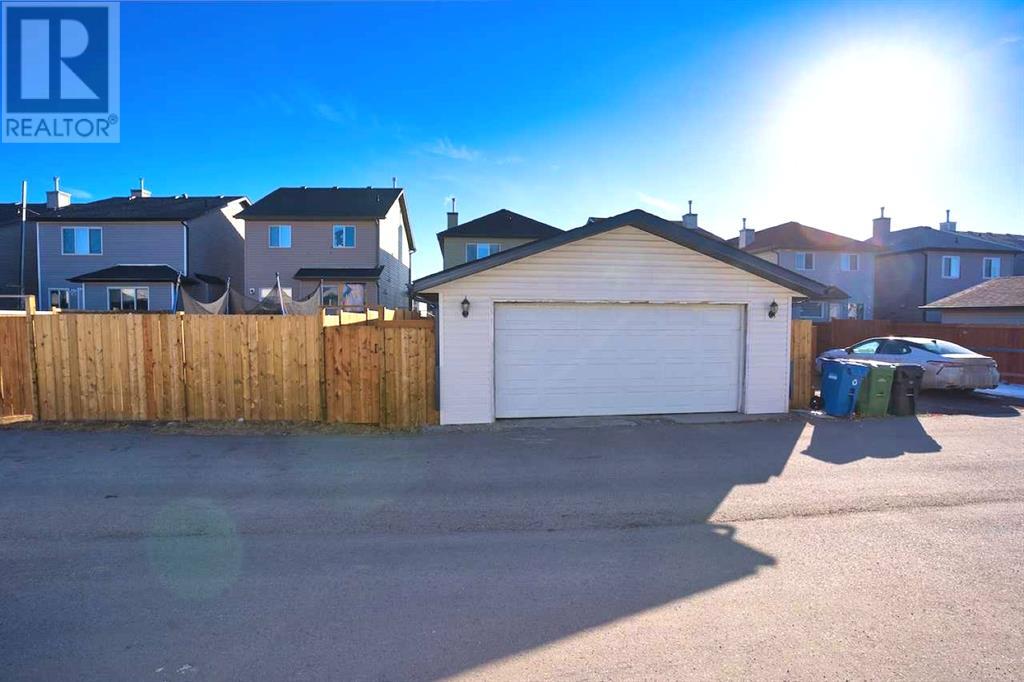 9221 Saddlebrook Drive Ne, Calgary, Alberta  T3J 0B3 - Photo 3 - A2200137