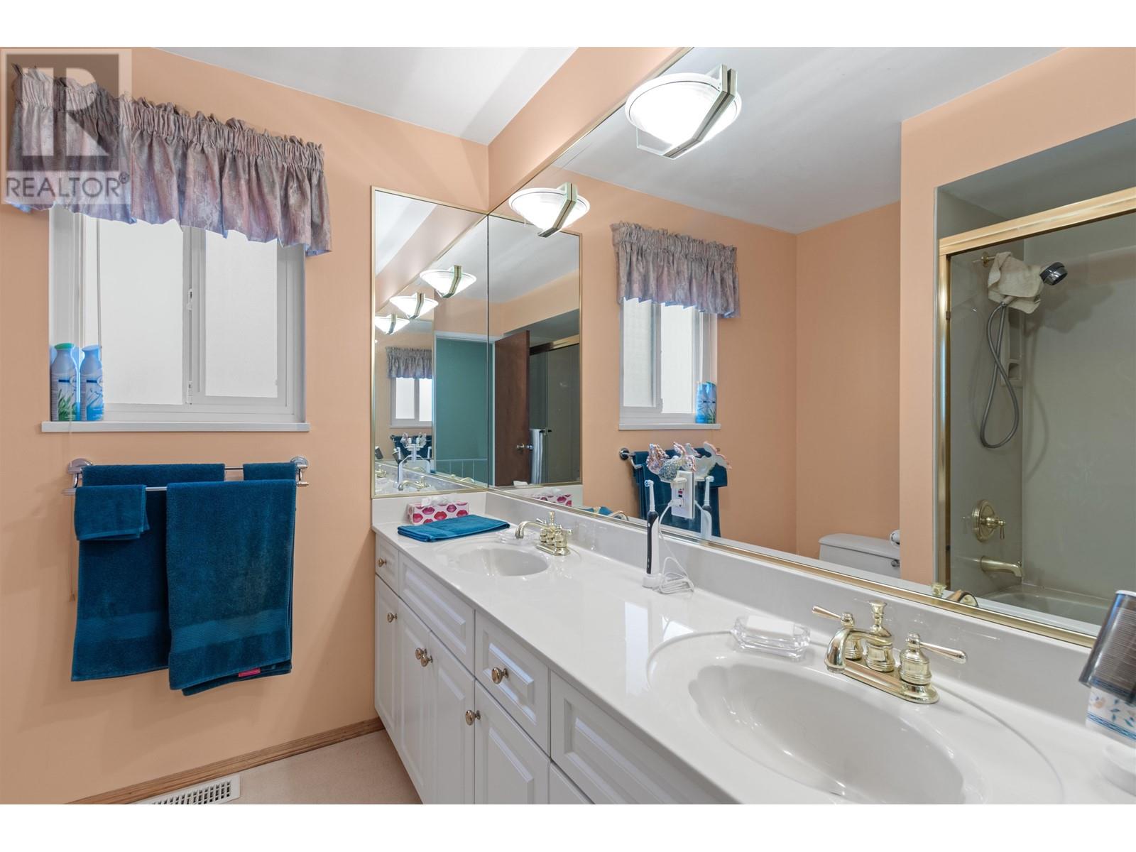 1542 W 65th Avenue, Vancouver, British Columbia  V6P 2R1 - Photo 28 - R2974282