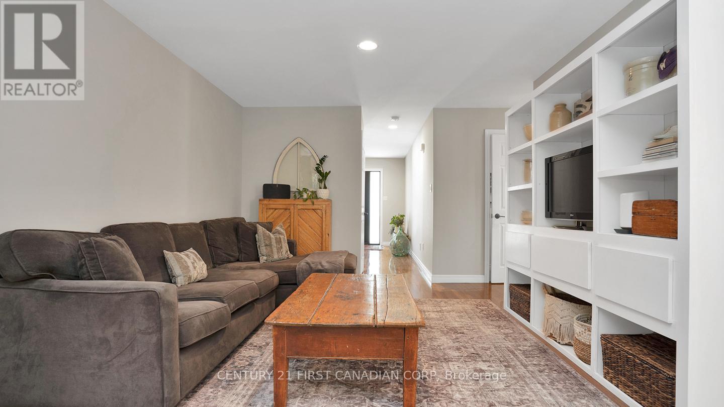 Photo 10 of 50 for 782 Marigold Street