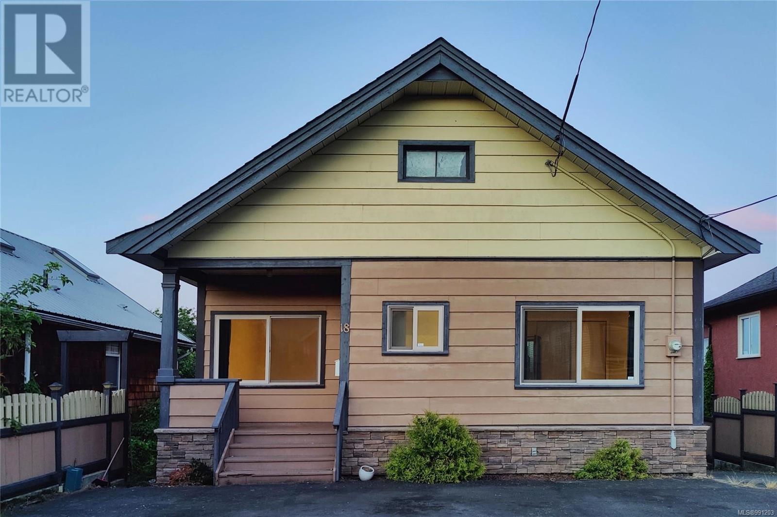 Property at 18 Gillespie St S image 1