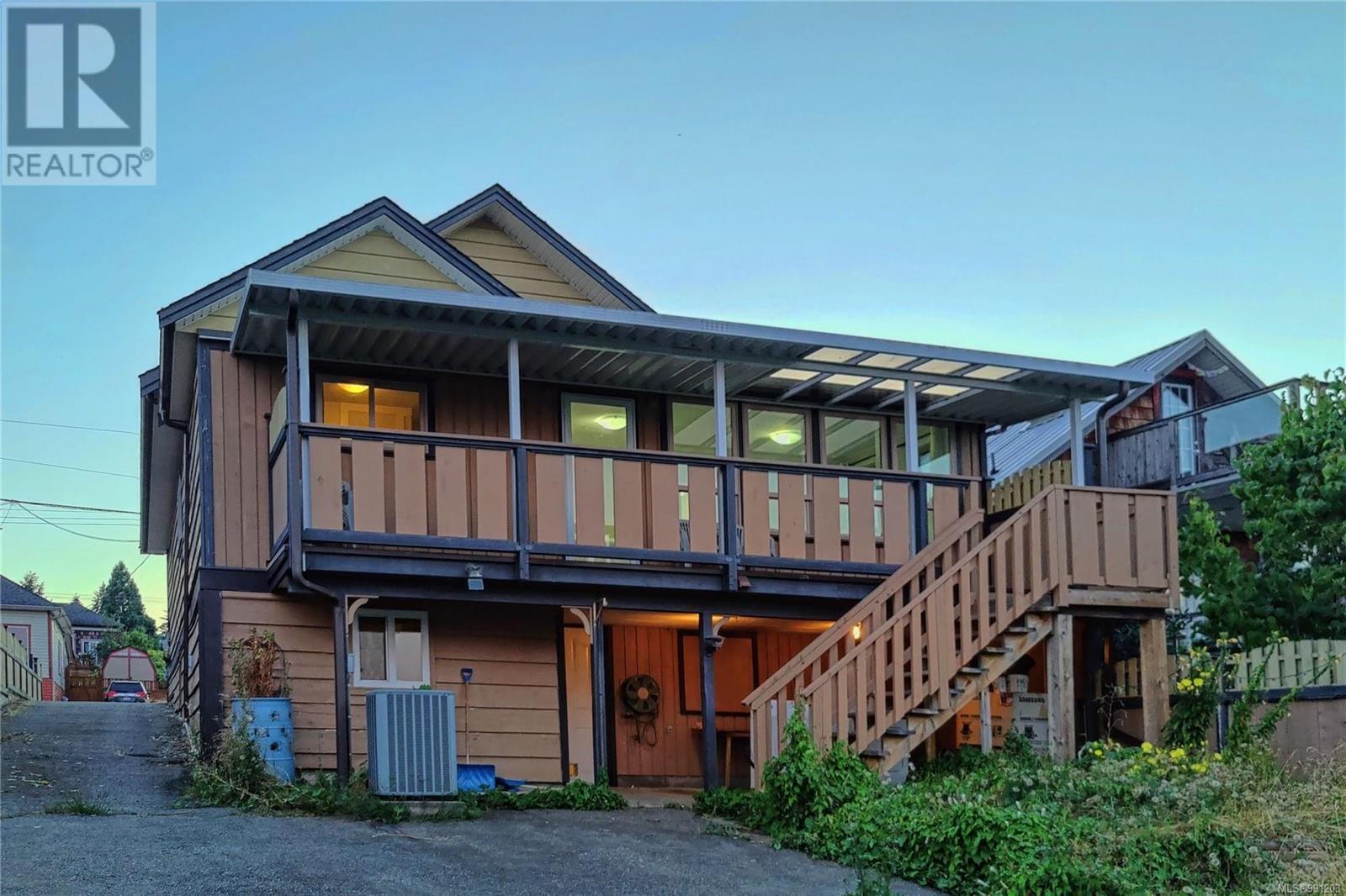 Property at 18 Gillespie St S image 2