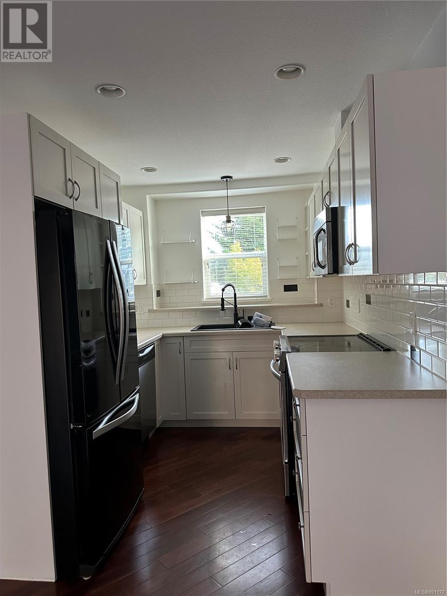 Property at 112 170 Centennial Dr image 4