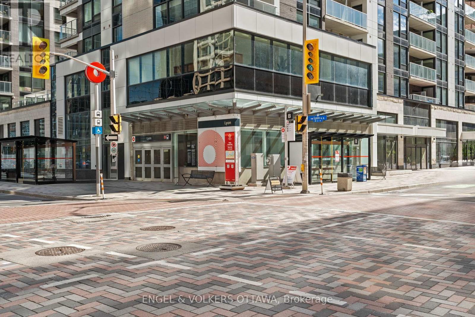 402 - 340 Queen Street, Ottawa, Ontario  K1R 0G1 - Photo 2 - X12007294