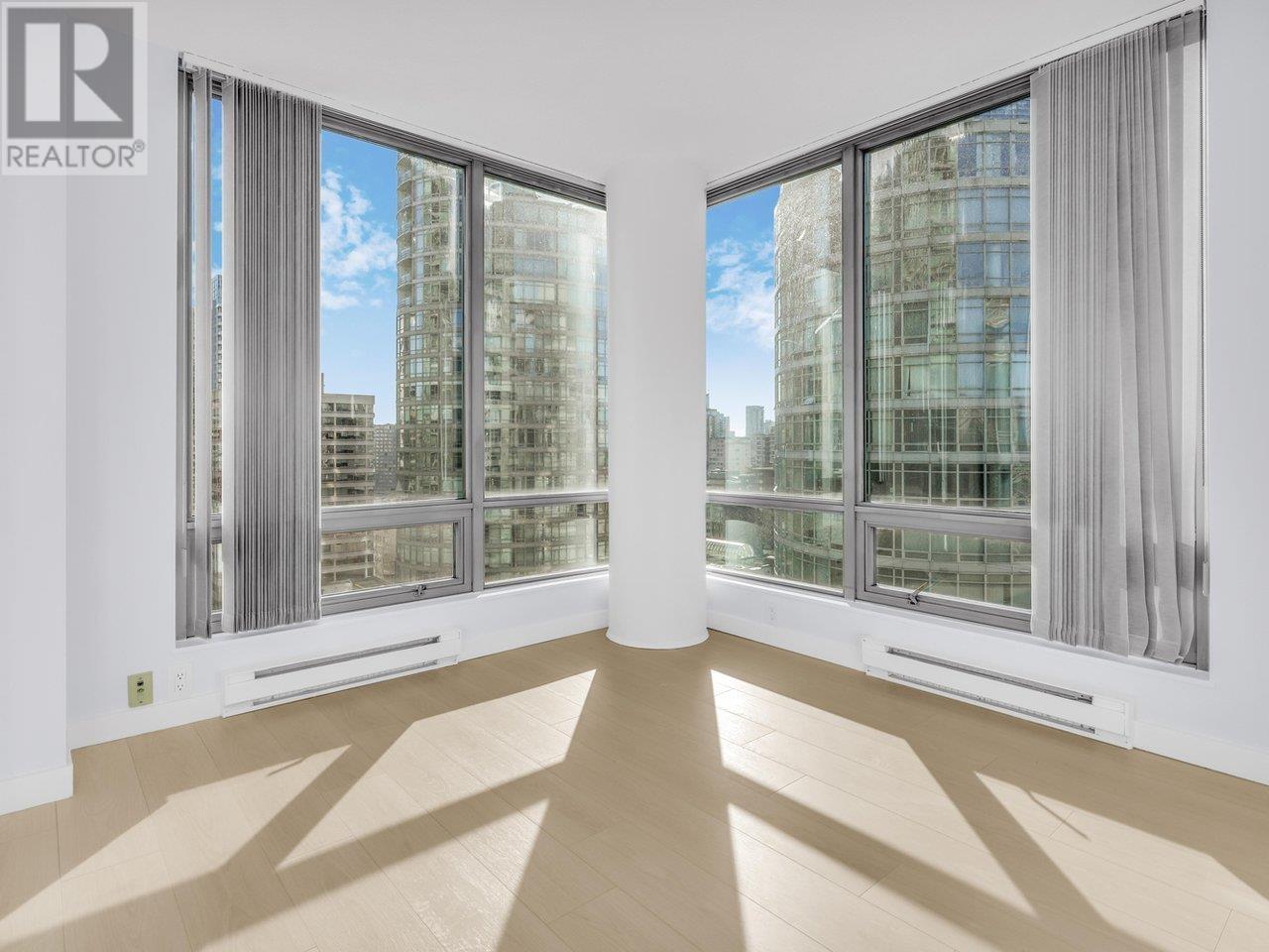 Listing Picture 7 of 22 : 1906 1288 W GEORGIA STREET, Vancouver / 溫哥華 - 魯藝地產 Yvonne Lu Group - MLS Medallion Club Member