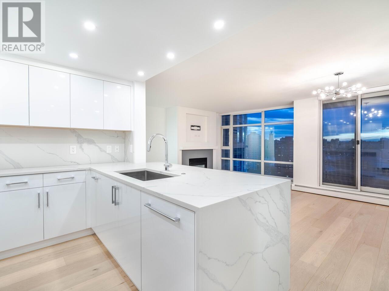 Listing Picture 16 of 25 : 2008 198 AQUARIUS MEWS, Vancouver / 溫哥華 - 魯藝地產 Yvonne Lu Group - MLS Medallion Club Member