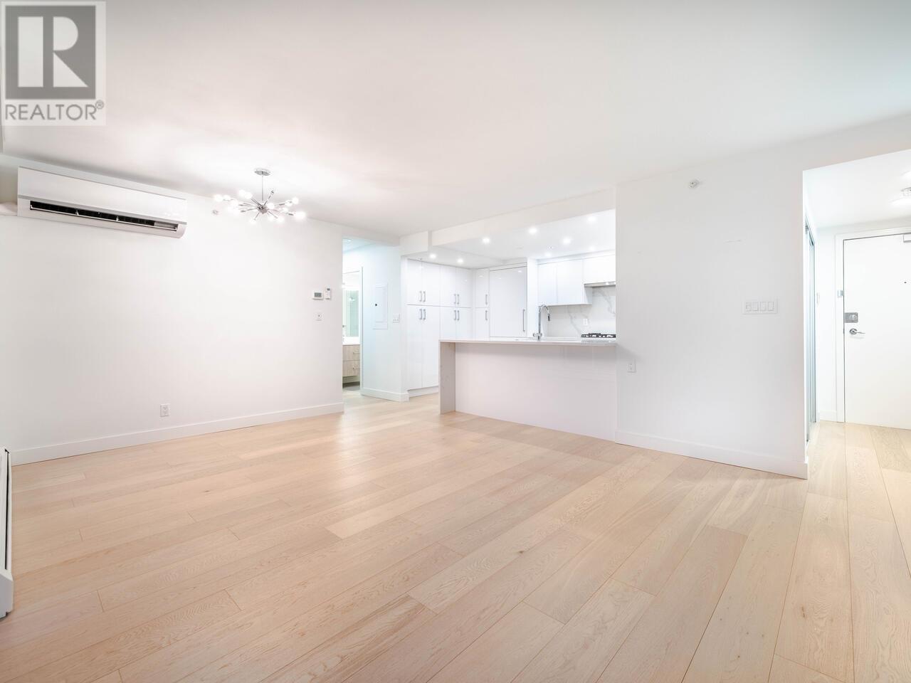 Listing Picture 15 of 25 : 2008 198 AQUARIUS MEWS, Vancouver / 溫哥華 - 魯藝地產 Yvonne Lu Group - MLS Medallion Club Member