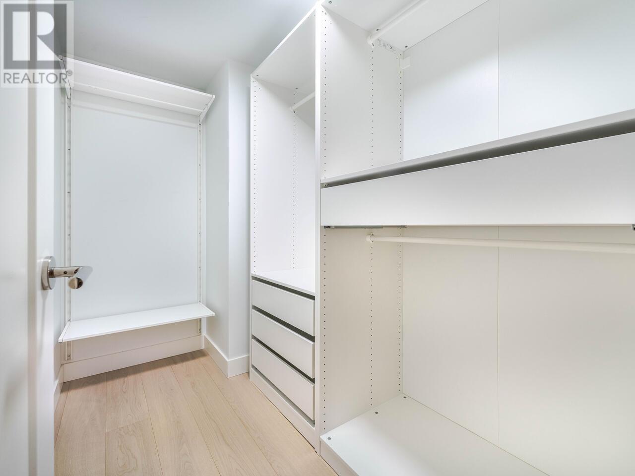 Listing Picture 22 of 25 : 2008 198 AQUARIUS MEWS, Vancouver / 溫哥華 - 魯藝地產 Yvonne Lu Group - MLS Medallion Club Member