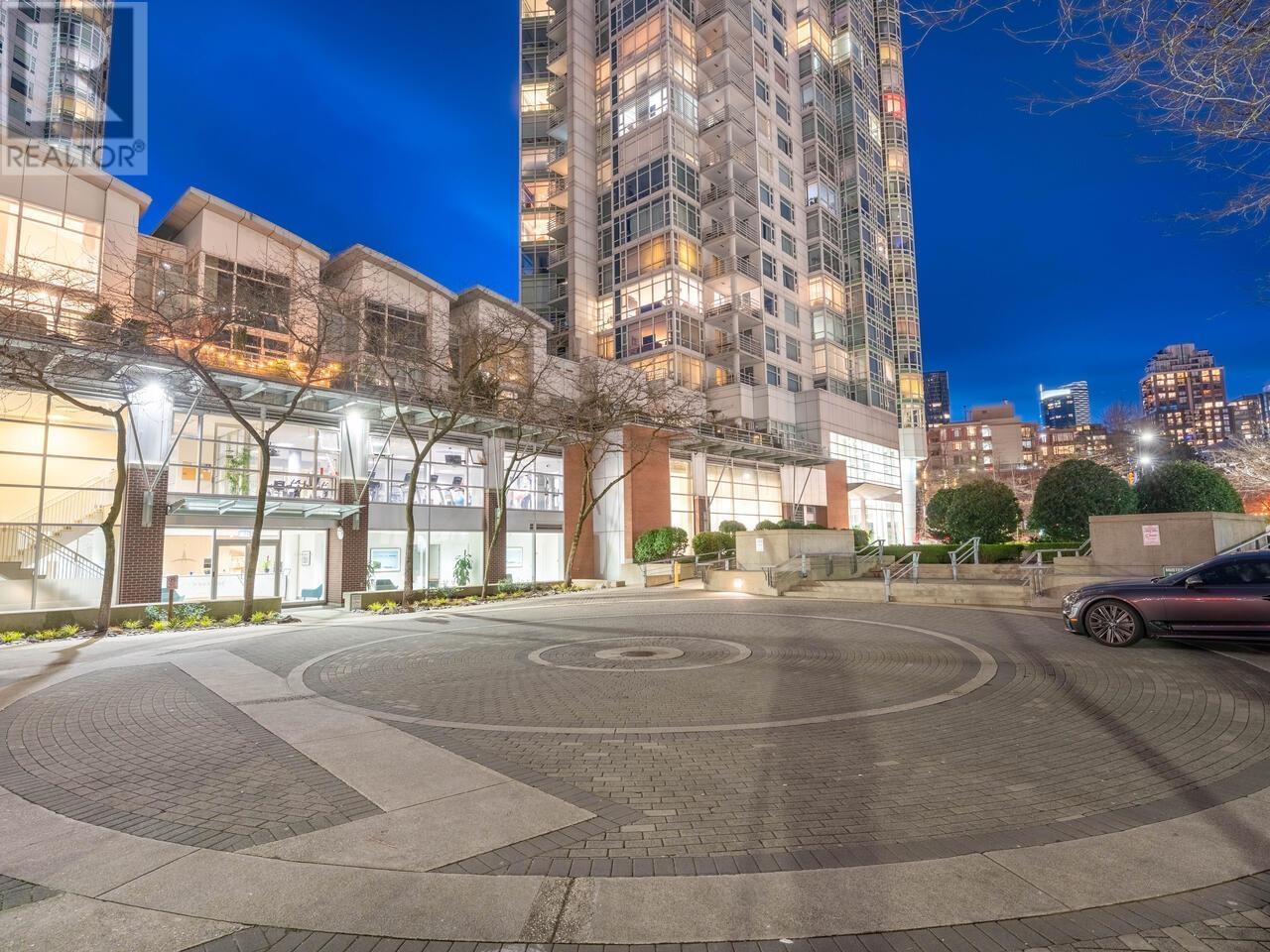 Listing Picture 2 of 25 : 2008 198 AQUARIUS MEWS, Vancouver / 溫哥華 - 魯藝地產 Yvonne Lu Group - MLS Medallion Club Member