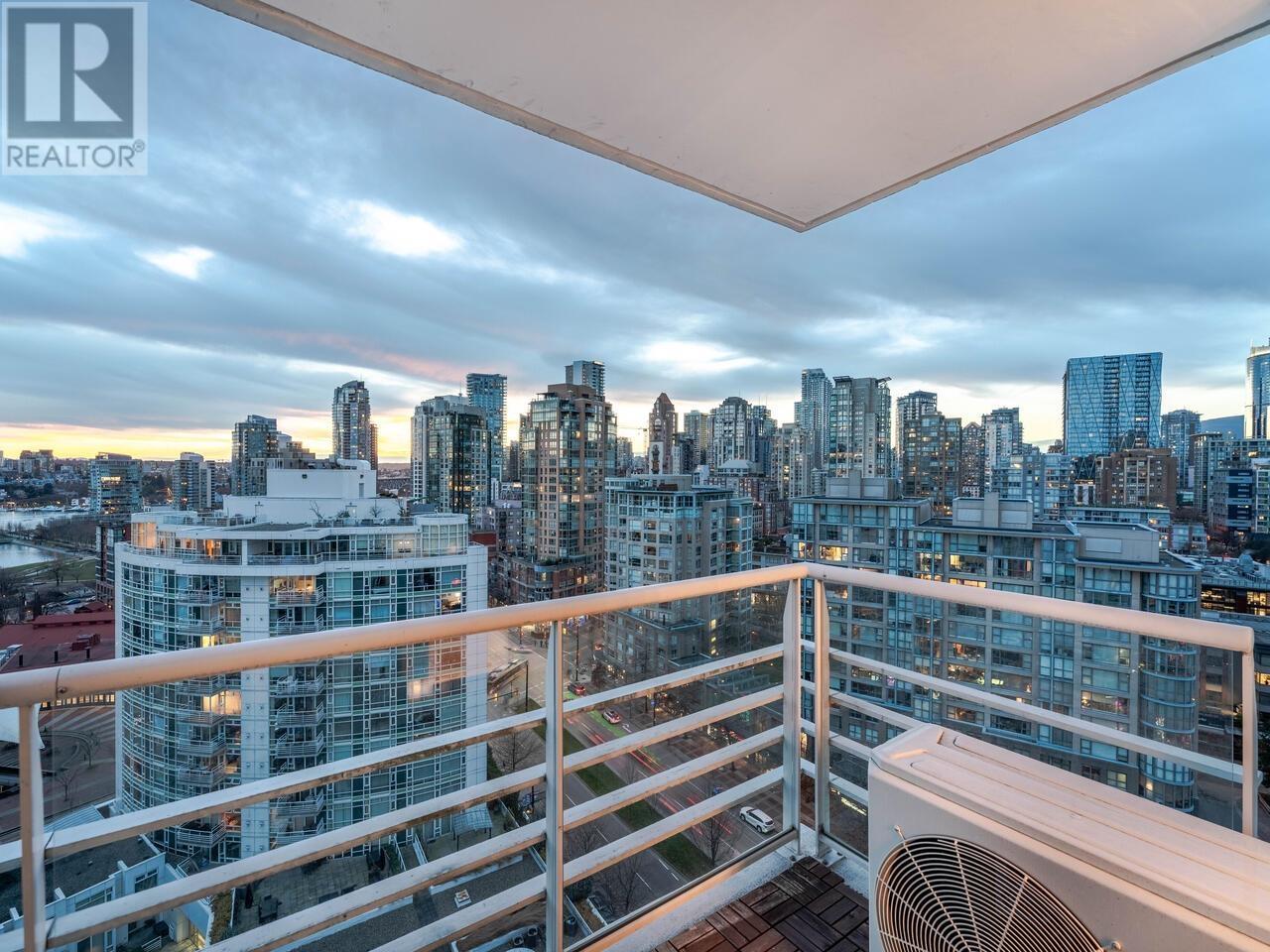 Listing Picture 11 of 25 : 2008 198 AQUARIUS MEWS, Vancouver / 溫哥華 - 魯藝地產 Yvonne Lu Group - MLS Medallion Club Member