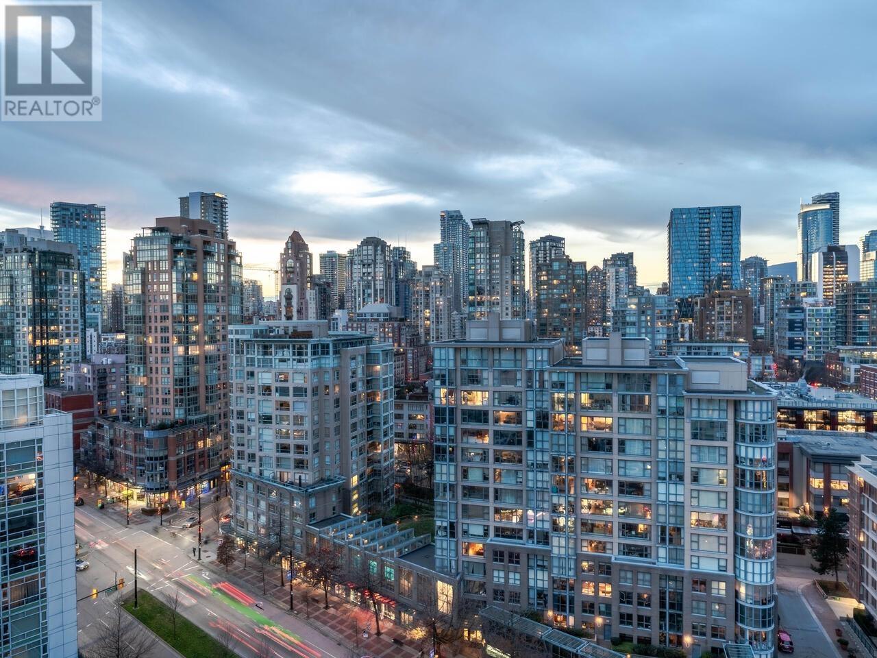 Listing Picture 14 of 25 : 2008 198 AQUARIUS MEWS, Vancouver / 溫哥華 - 魯藝地產 Yvonne Lu Group - MLS Medallion Club Member