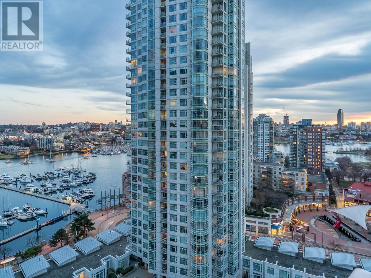 Listing Picture 12 of 25 : 2008 198 AQUARIUS MEWS, Vancouver / 溫哥華 - 魯藝地產 Yvonne Lu Group - MLS Medallion Club Member