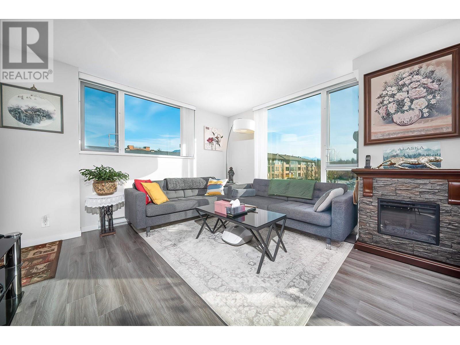307 3100 Windsor Gate, Coquitlam, British Columbia  V3B 0P3 - Photo 4 - R2974927