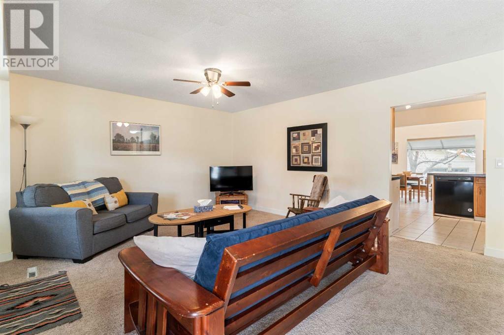 Property at 2822 40 Street SW image 3
