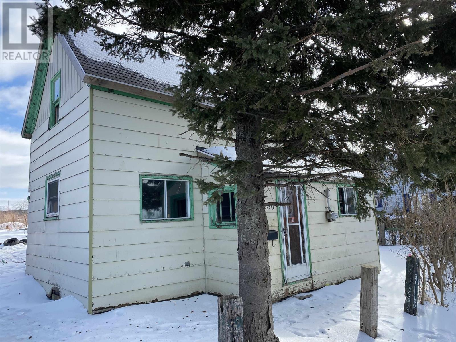 230 Atlantic Street, Sydney Mines, Nova Scotia  B1V 1W8 - Photo 2 - 202504435