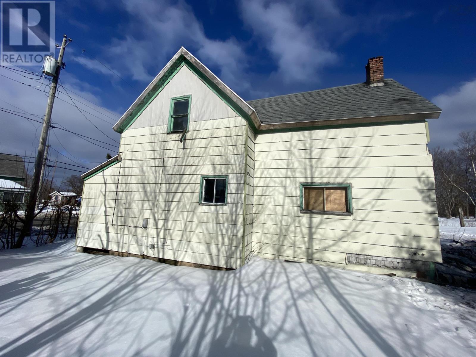 230 Atlantic Street, Sydney Mines, Nova Scotia  B1V 1W8 - Photo 6 - 202504435