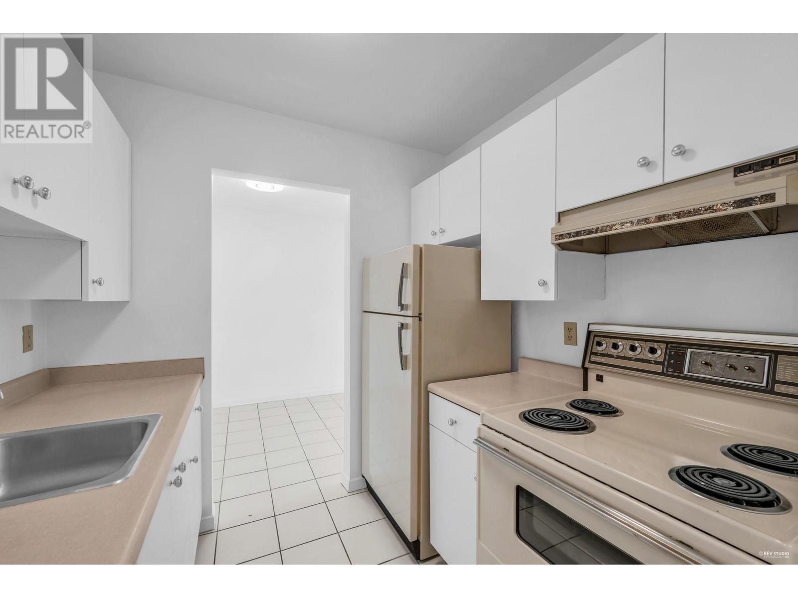 Listing Picture 20 of 26 : 315 8400 LANSDOWNE ROAD, Richmond / 烈治文 - 魯藝地產 Yvonne Lu Group - MLS Medallion Club Member