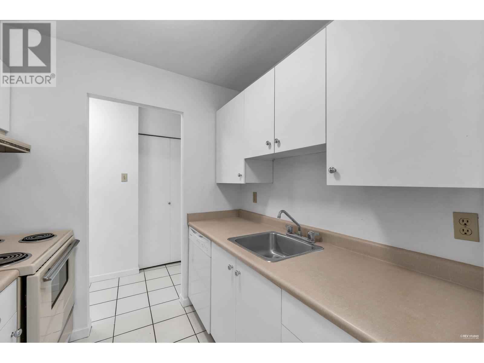 Listing Picture 16 of 26 : 315 8400 LANSDOWNE ROAD, Richmond / 烈治文 - 魯藝地產 Yvonne Lu Group - MLS Medallion Club Member