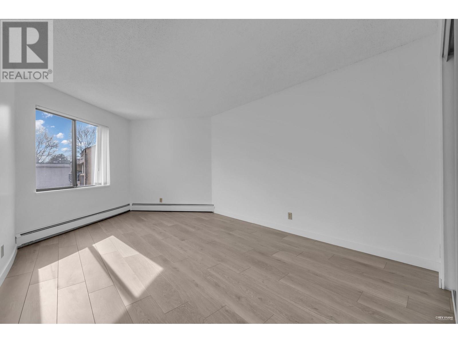 Listing Picture 4 of 26 : 315 8400 LANSDOWNE ROAD, Richmond / 烈治文 - 魯藝地產 Yvonne Lu Group - MLS Medallion Club Member