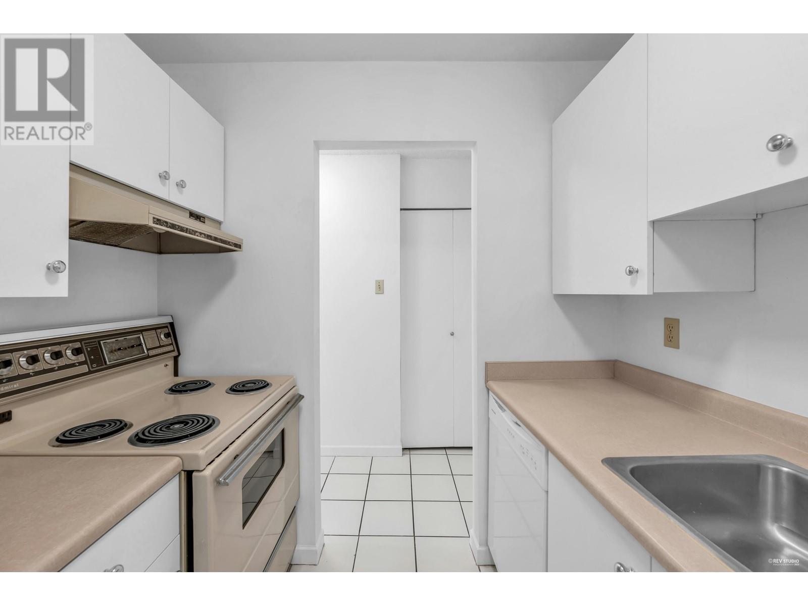 Listing Picture 17 of 26 : 315 8400 LANSDOWNE ROAD, Richmond / 烈治文 - 魯藝地產 Yvonne Lu Group - MLS Medallion Club Member