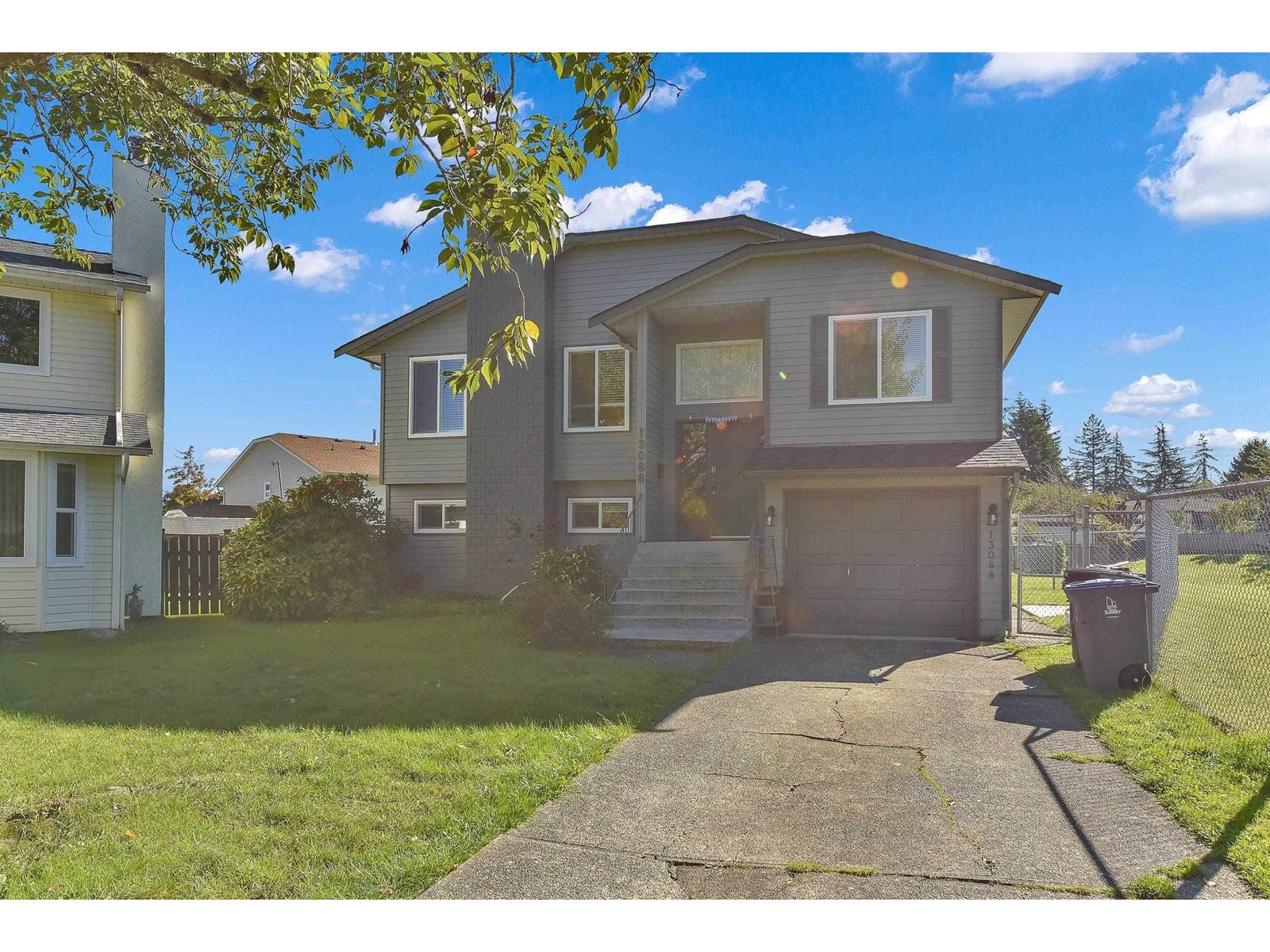 13088 65a Avenue, Surrey, British Columbia  V3W 8P7 - Photo 2 - R2974009