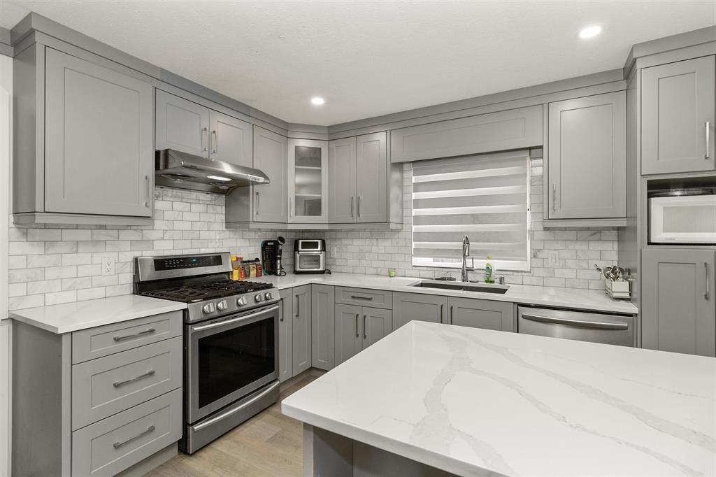 Property at 32762 ESQUIMALT TERRACE image 3