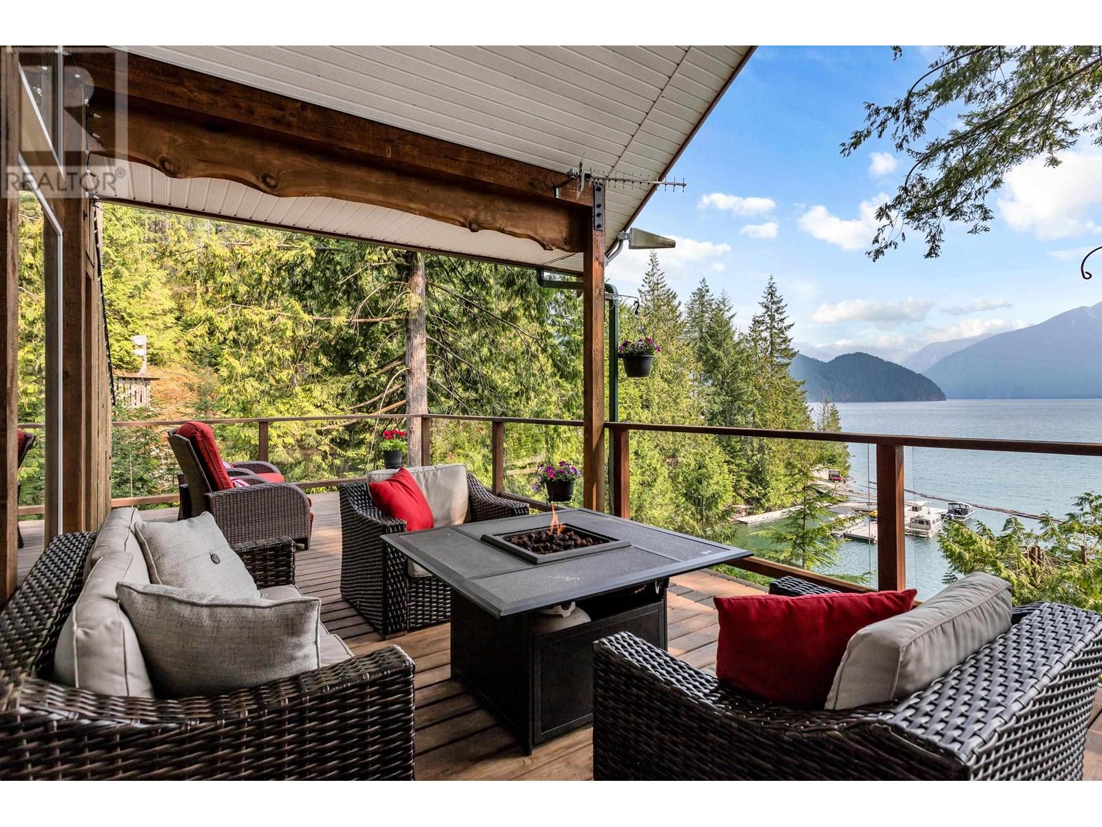 4 Christian Cove, Pitt Meadows, British Columbia  V3Y 1Z1 - Photo 1 - R2877555