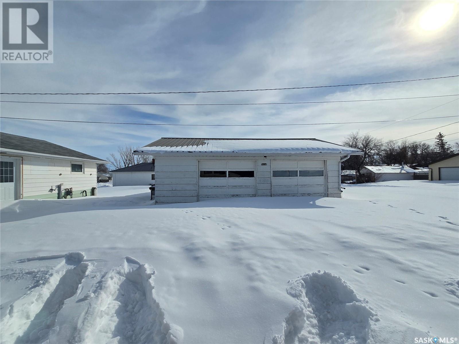 33 4th Avenue E, Central Butte, Saskatchewan  S0H 0A1 - Photo 29 - SK998357