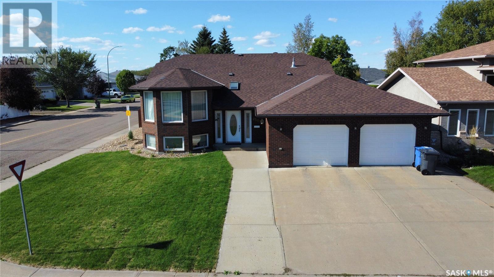 Property at 2501 Blue Jay CRESCENT image 1