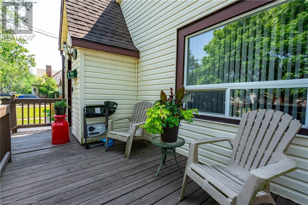 Property at 51 WALLACE Avenue S image 5