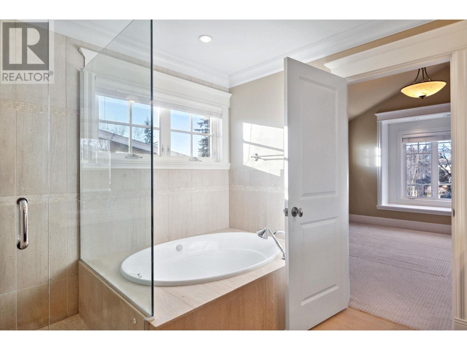 Listing Picture 20 of 40 : 3963 W 23RD AVENUE, Vancouver / 溫哥華 - 魯藝地產 Yvonne Lu Group - MLS Medallion Club Member