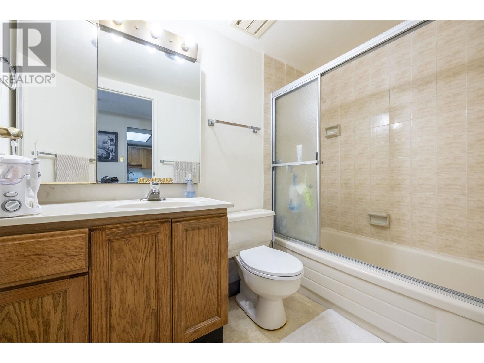 304 2140 Briar Avenue, Vancouver, British Columbia  V6L 3E3 - Photo 11 - R2955859