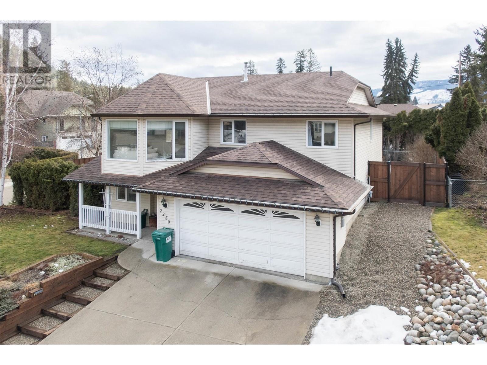 2250 Linea Crescent Lot# 10, Lumby, British Columbia  V0E 2G0 - Photo 35 - 10338032