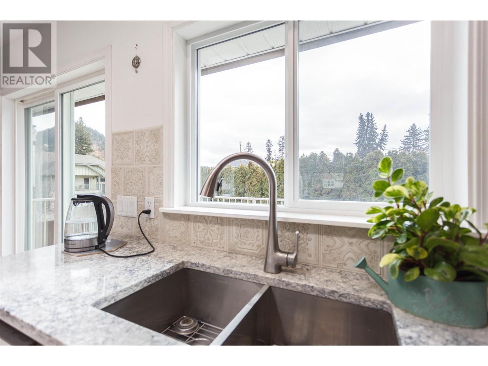 2250 Linea Crescent Lot# 10, Lumby, British Columbia  V0E 2G0 - Photo 8 - 10338032
