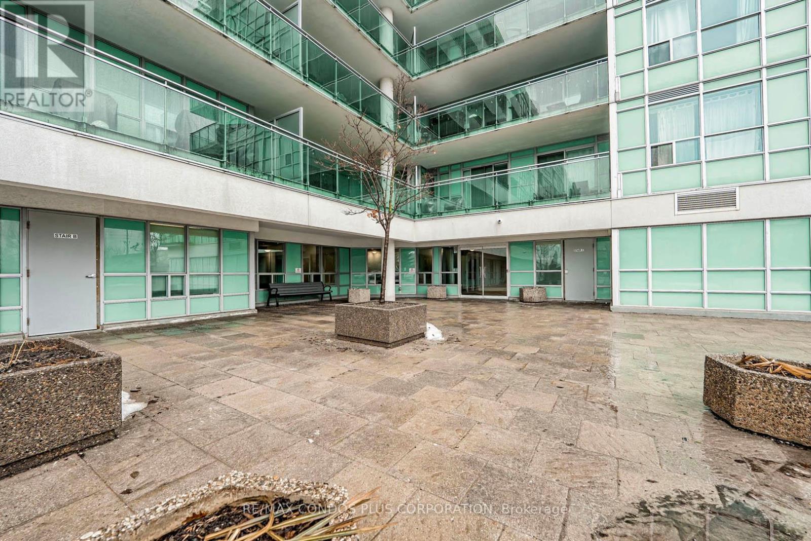 Property at 227 - 60 FAIRFAX CRESCENT image 2