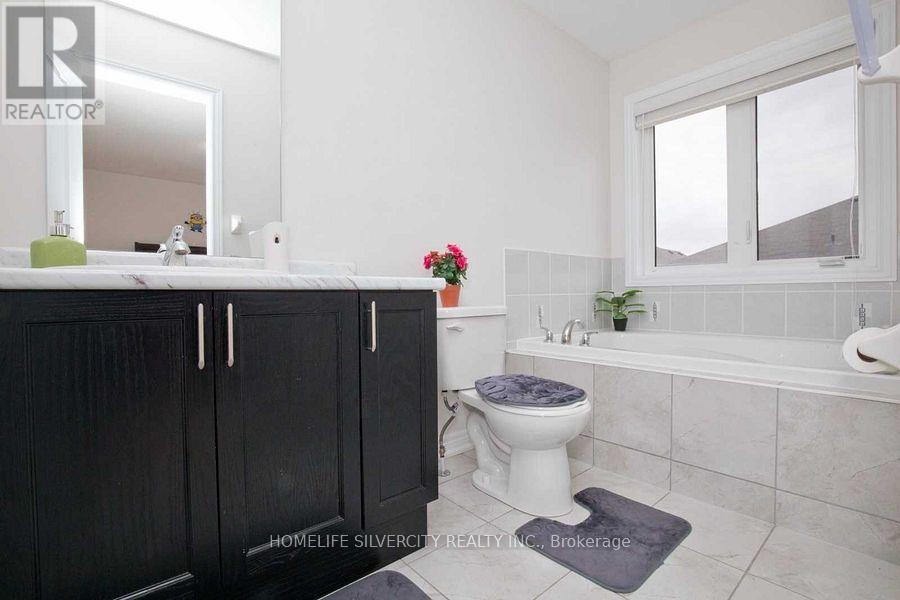 58 Lanark Circle, Brampton, Ontario  L6X 5L3 - Photo 13 - W12007576