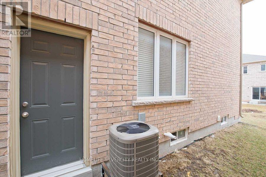 58 Lanark Circle, Brampton, Ontario  L6X 5L3 - Photo 20 - W12007576